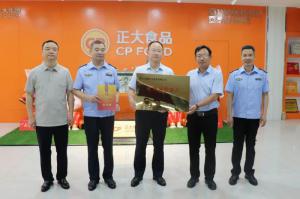 市文明辦、市市場監(jiān)管局聯(lián)合為我公司文明誠信經(jīng)營授牌